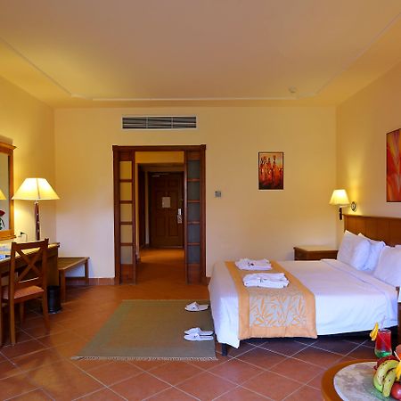 Charmillion Gardens Aquapark Hotel Шарм ел-Шейх Екстериор снимка A room at the Hilton Sharm El Sheikh