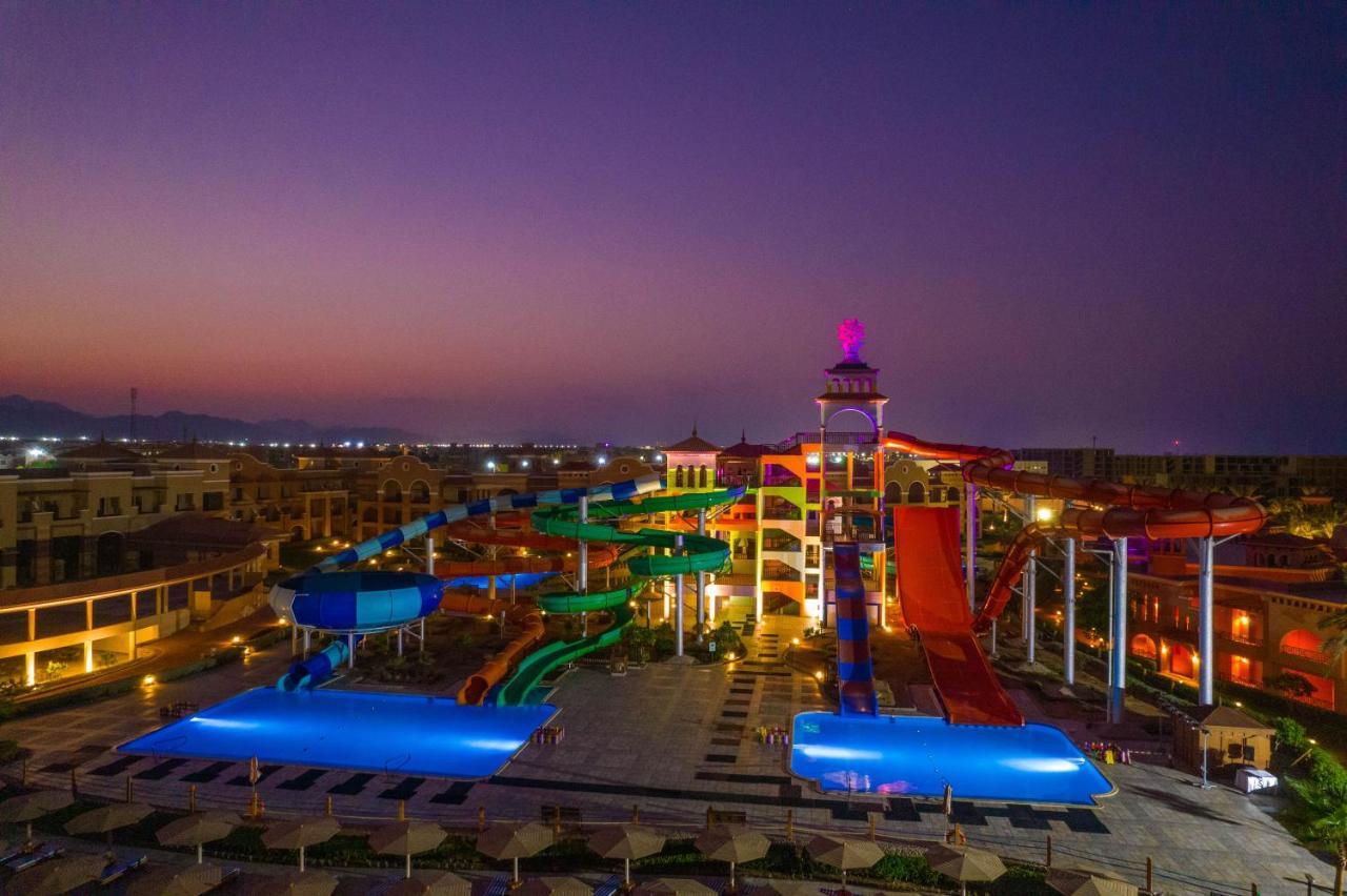 Charmillion Gardens Aquapark Hotel Шарм ел-Шейх Екстериор снимка The water park at night