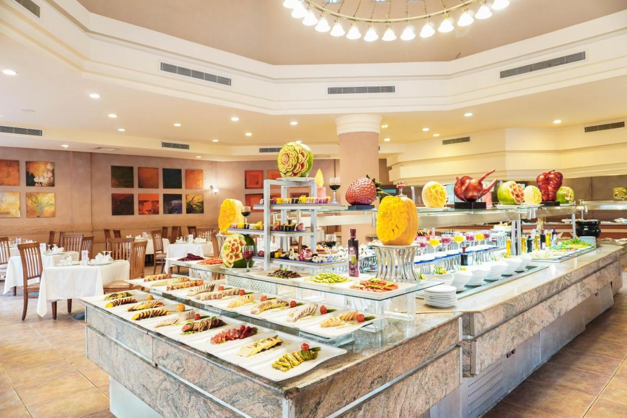 Charmillion Gardens Aquapark Hotel Шарм ел-Шейх Екстериор снимка A buffet at a hotel