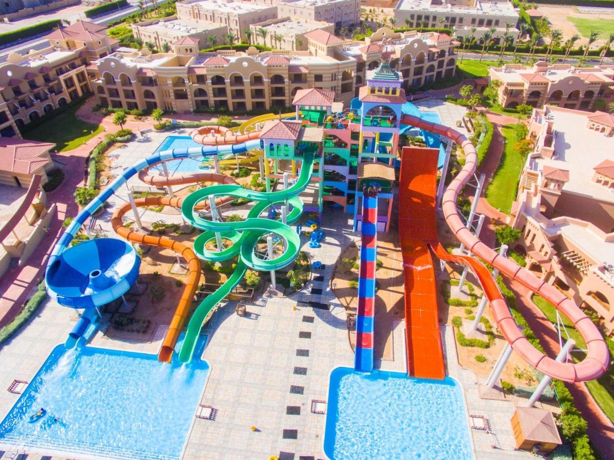 Charmillion Gardens Aquapark Hotel Шарм ел-Шейх Екстериор снимка Aerial view of the water park