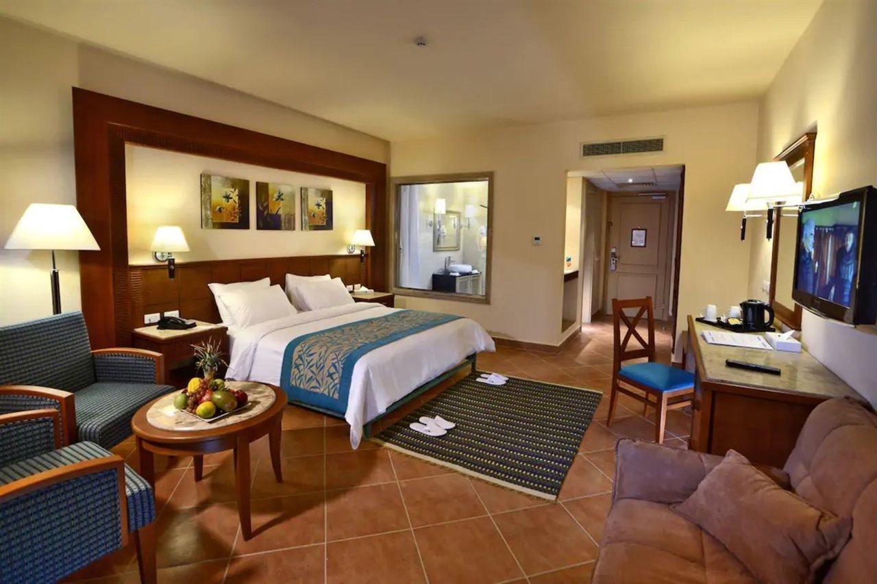 Charmillion Gardens Aquapark Hotel Шарм ел-Шейх Екстериор снимка A room at the Hilton Sharm El Sheikh